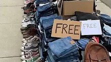 بالکل مفت میں لیں جینز پینٹ شرٹ بلکل فری Free Free Free Garments