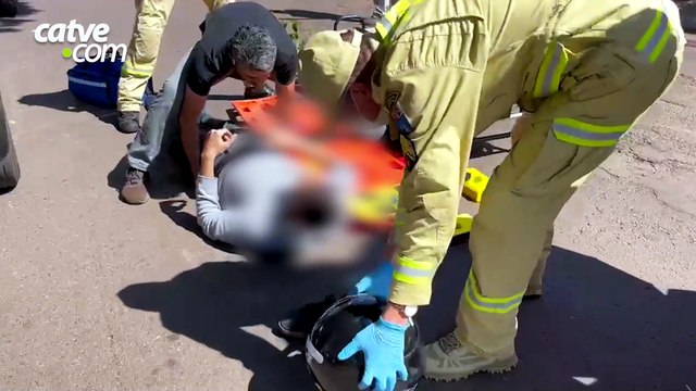 Motociclista de 24 anos fica ferido após batida com carro em Cascavel