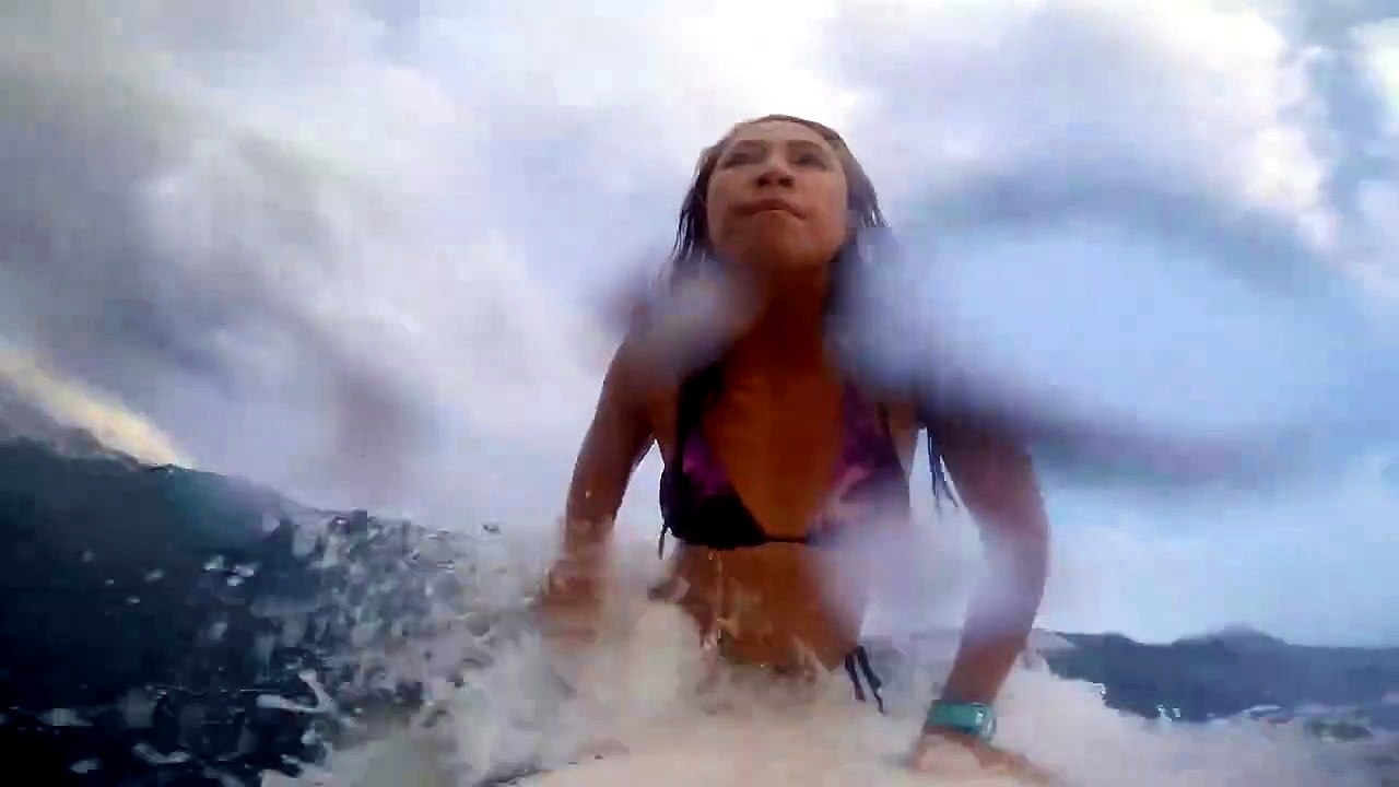 Anita Surfando #2