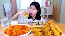 ASMR MUKBANG| Mala Rosé Tteokbokki, Bburinkle Chicken, Cheese Balls, Hot Dogs, Youtiao, Rice Balls