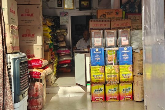 swm news: महंगाई का तड़का: सरसों तेल के दाम चढ़े, रसोई का बिगड़ा बजट