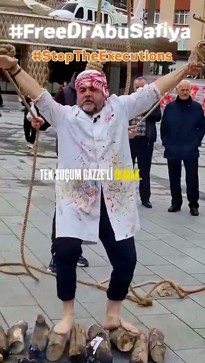 İsrail'i protesto ederken az daha kendini öldürüyordu!