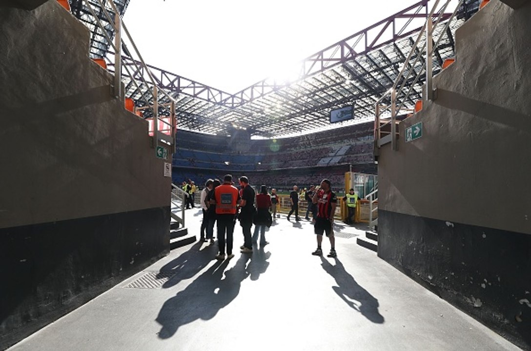 Tifosi Milan in pena, anche Emma costretta a lasciare lo stadio 20 minuti prima...