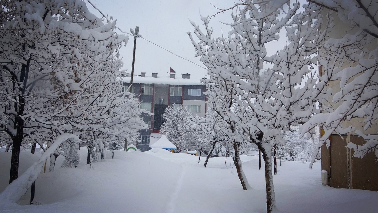 Bitlis’te kış boyunca yağan kar 9,5 metreyi buldu; 111 köy yolu kapandı