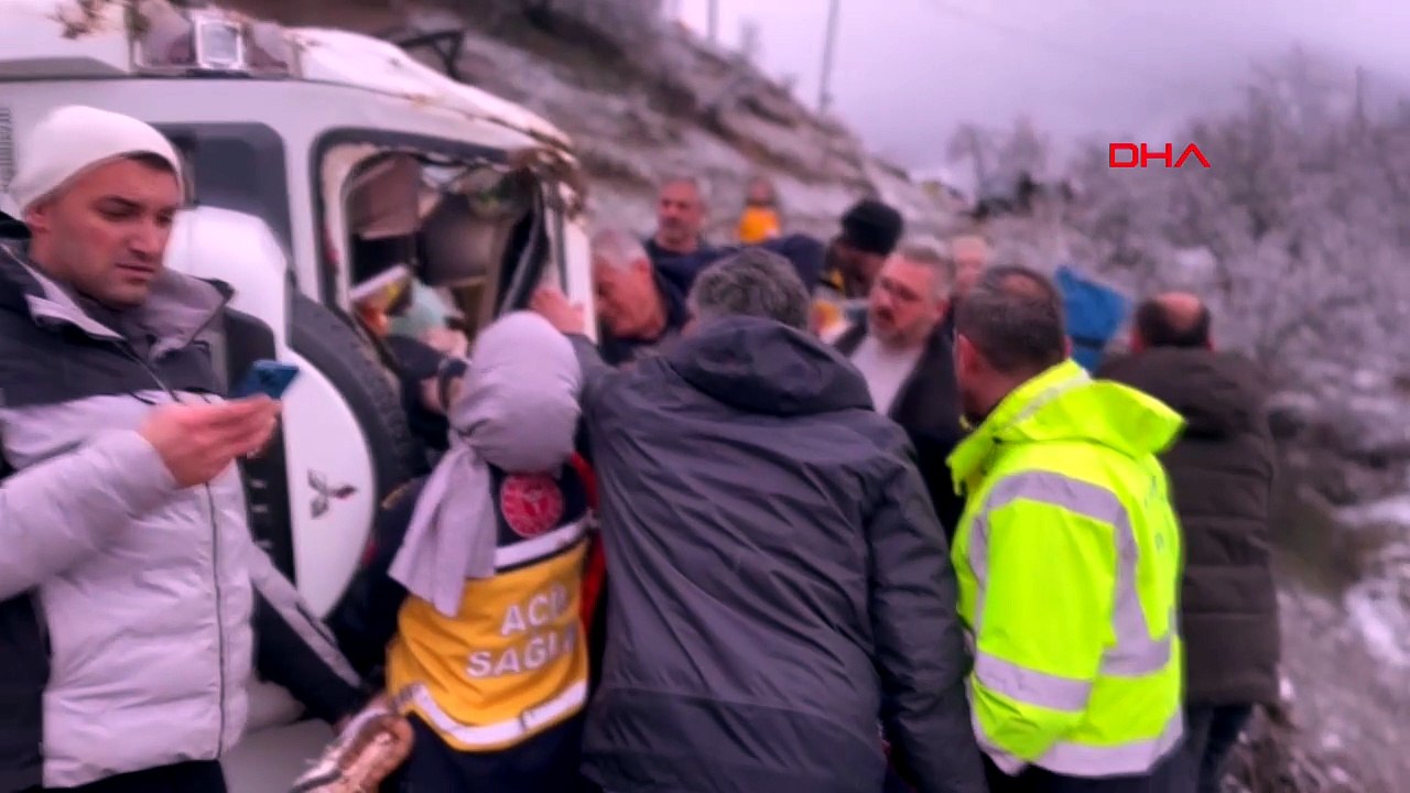 Hasta taşıyan ambulans, uçuruma yuvarlandı! Hasta öldü, 4 kişi yaralandı