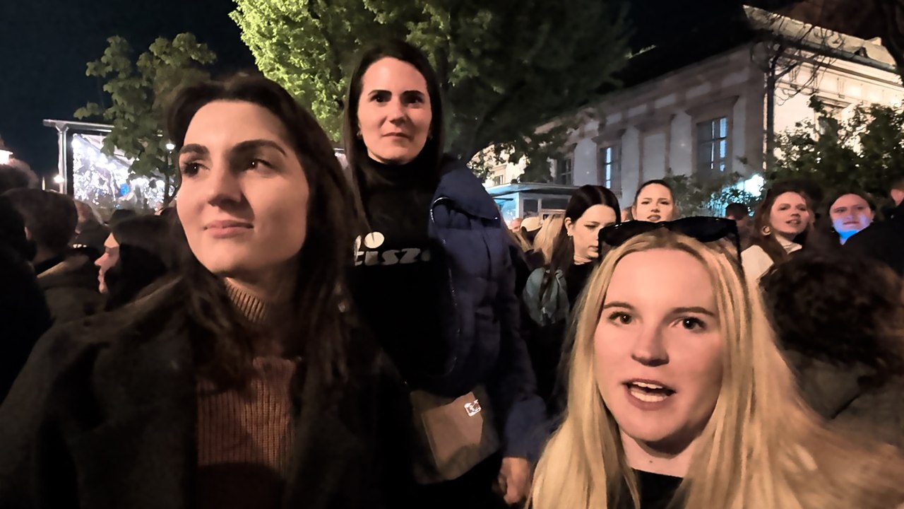 Feiernde Jugendliche: 'Wollen in besserem Land aufwachen'