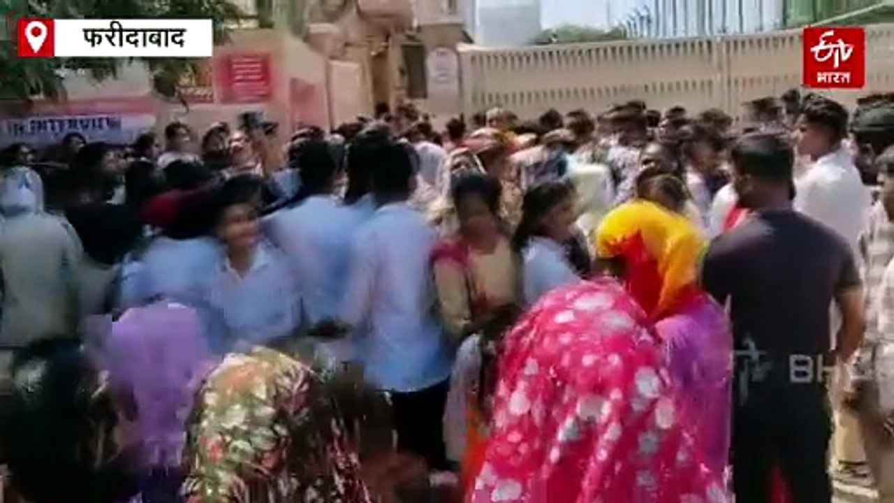 नोएडा और गुरुग्राम के बाद फरीदाबाद में वेतन को लेकर कर्मचारियों का हल्ला बोल, सड़क पर उतरे हजारों कर्मचारी