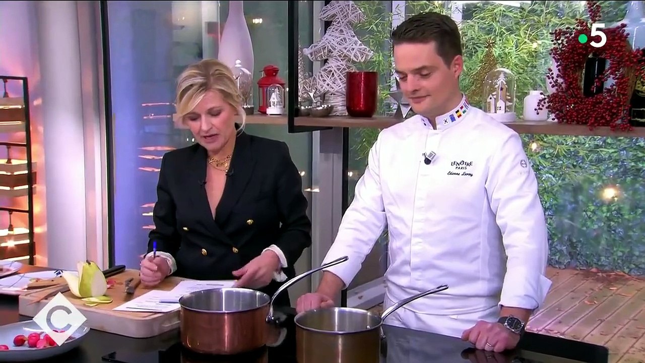 2022 - Johnny Hallyday - Johnny et Michel Drucker en Coulisses de “Champs-Élysées” dans “C à Vous” (France 5, 16 Décembre)