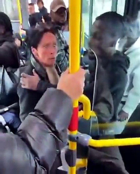 Une altercation a eu lieu dans un bus belge entre une femme et un homme après que ce dernier a refusé de lui céder sa place