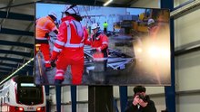 Stadler eröffnet neue High‑Tech‑Werkhalle für moderne Schienenfahrzeuge in Obersiebenbrunn
