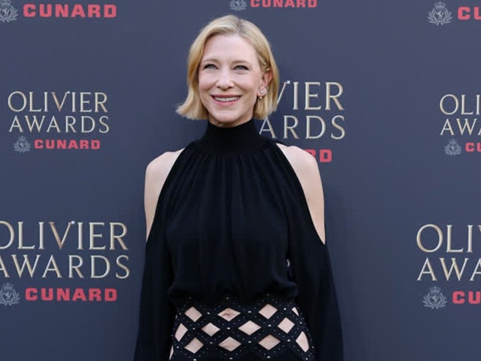 Cate Blanchett zeigt ihren Bauchnabel in schickem Cutout-Kleid