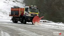 Las máquinas quitanieves retiran trabajan en el Pirineo navarro