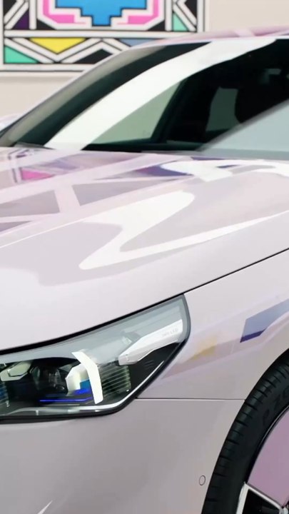 C’est quoi cette voiture de fou là?