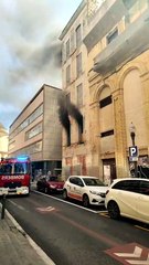 Incendi al costat del Teatre Goya de Barcelona
