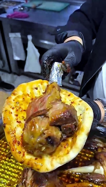 Dubai Ke Sheikh Kya Khate Hain? 🐫 | Camel Meat...