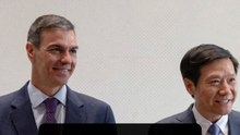 Smart cars, phones and glasses: Spain's PM Sanchez tours Xiaomi HQ