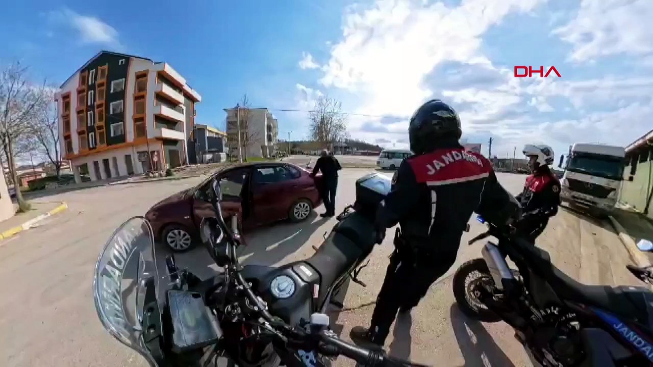 Fenalaşan sürücüyü, jandarma hastaneye yetiştirdi!