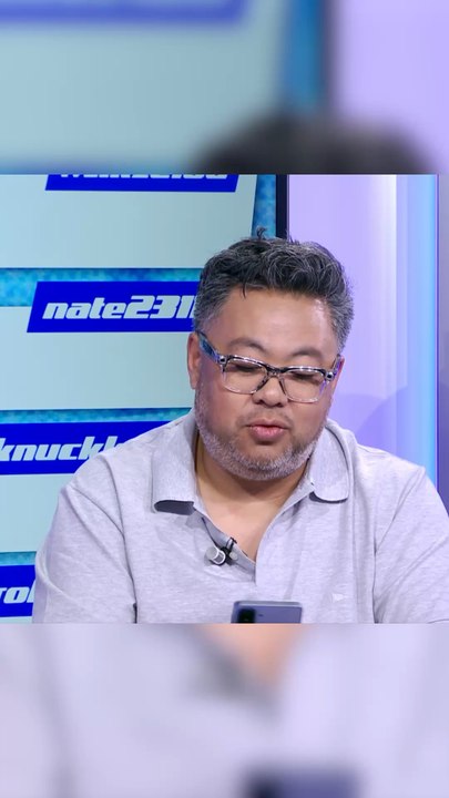 📱 Anh Phan teste le Samsung A57Dans cet extrait de La Team, Anh Phan donne son avis sur le Samsung Galaxy A57, un smartphone milieu de gamme qui vise un bon équilibre entre performances, photo et autonomie.#Samsung #GalaxyA57 #Smartphone #Tech #LaTeam