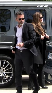 Sara Carbonero arropada por su pareja, Jota Cabrera, llega al tanatorio de su madre