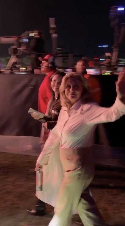 Susan Sarandon Blows Kisses to Fans at Coachella