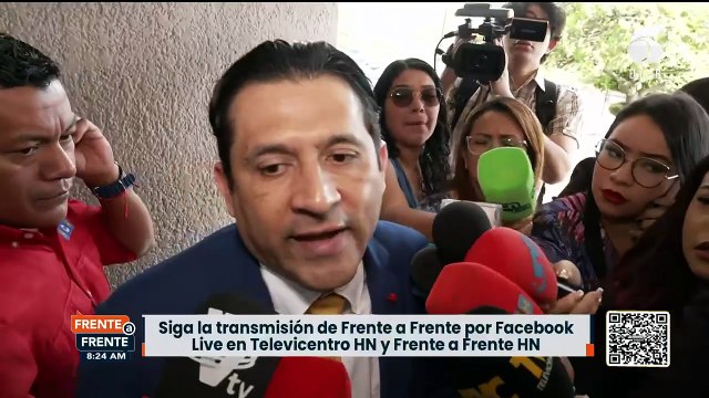 Llegada de Mario Morazán a interponer amparo