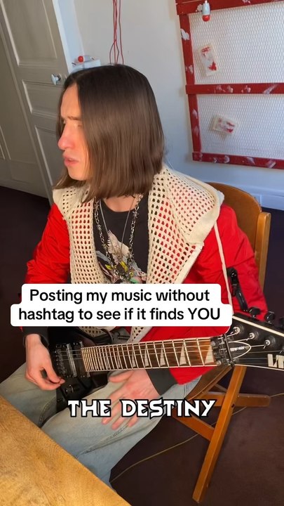 Hey I’m Sugar Red and I sing about chasing my dreams no matter what 💪