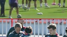 ¡Marcos Llorente se la sabe todas en el rondo y se las ve con Le Normand!