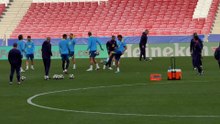 La entrada de Araújo en el entrenamiento que Lamine esquivó por centímetros | Atleti - Barça