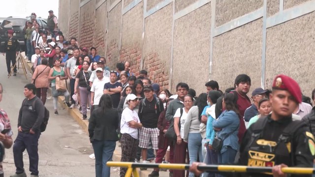 Polémica en las elecciones de Perú: miles de peruanos se quedan sin votar por la falta de papeletas