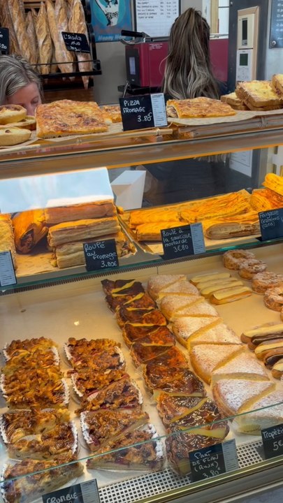 Classic French bakery 🇫🇷🥐Fresh bread, warm pastries, perfect smell.This is what mornings should feel like ✨