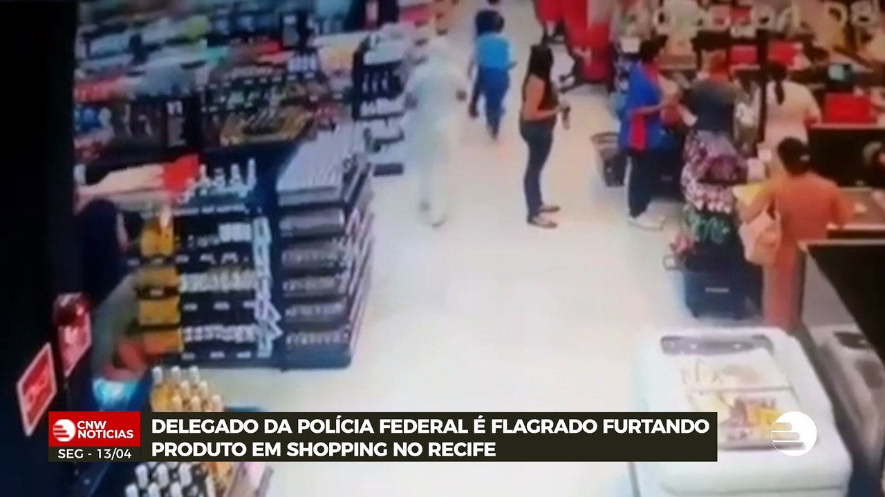 Câmeras registraram momento em que homem esconde pote de trufas e deixa de pagar pelo item