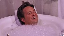 Friends S8 Ep13 - Everybody Sees Chandler in the Bath