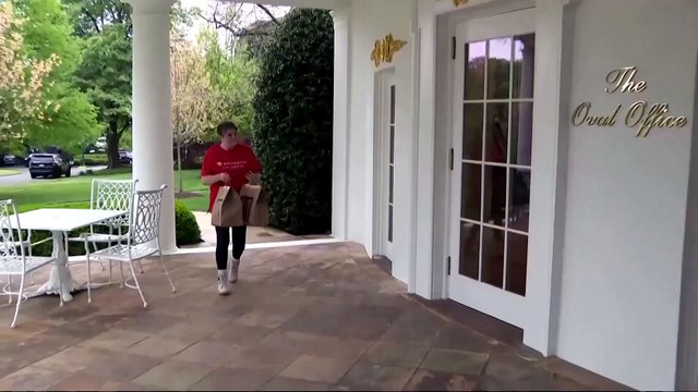 Trump usa una puesta en escena con McDonald's para promocionar la nueva rebaja fiscal en propinas