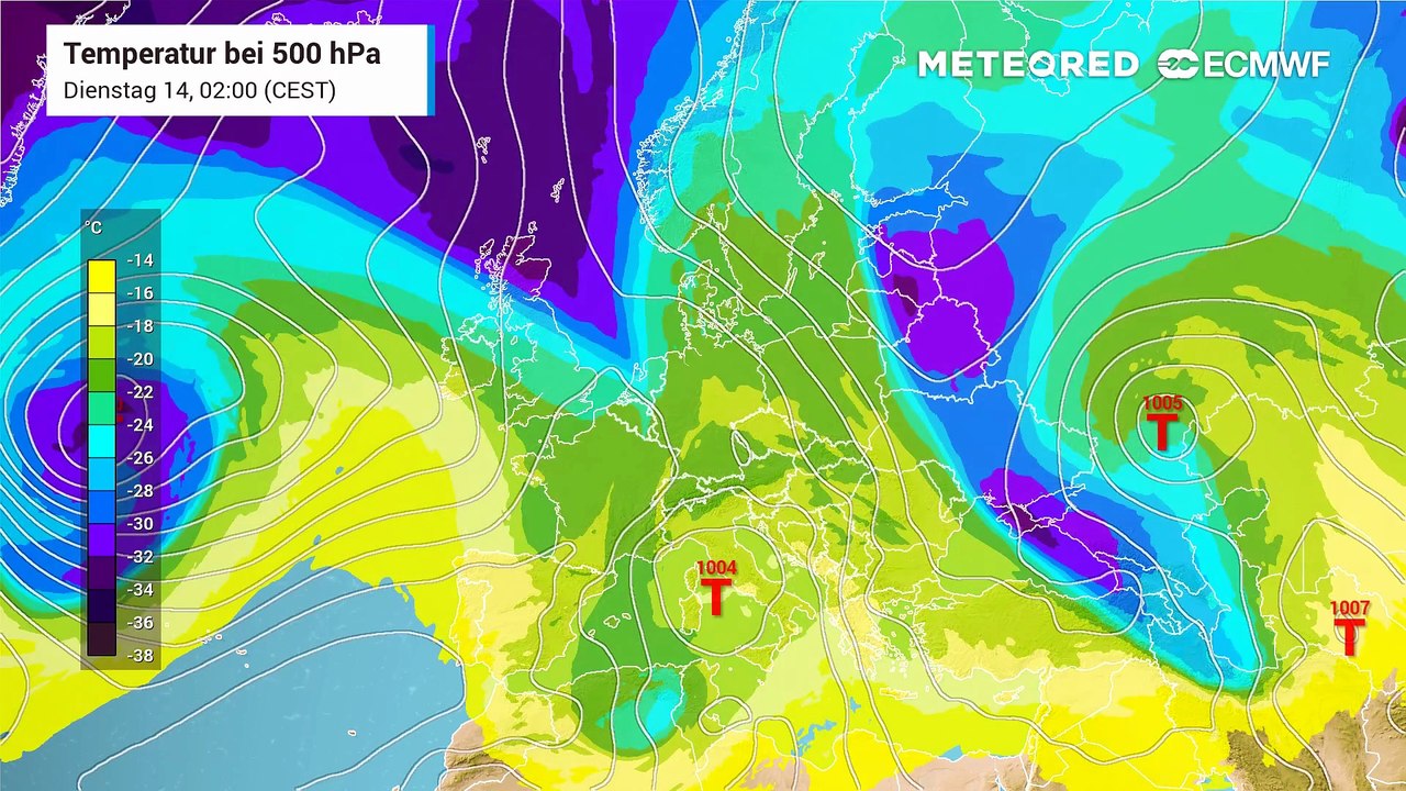 In etwa 5000 Metern Höhe sorgt ein langsam ostwärts ziehendes Tiefdruckgebiet dafür, dass die Luft großräumig aufsteigt und dadurch vereinzelt Schauer und Gewitter entstehen können.