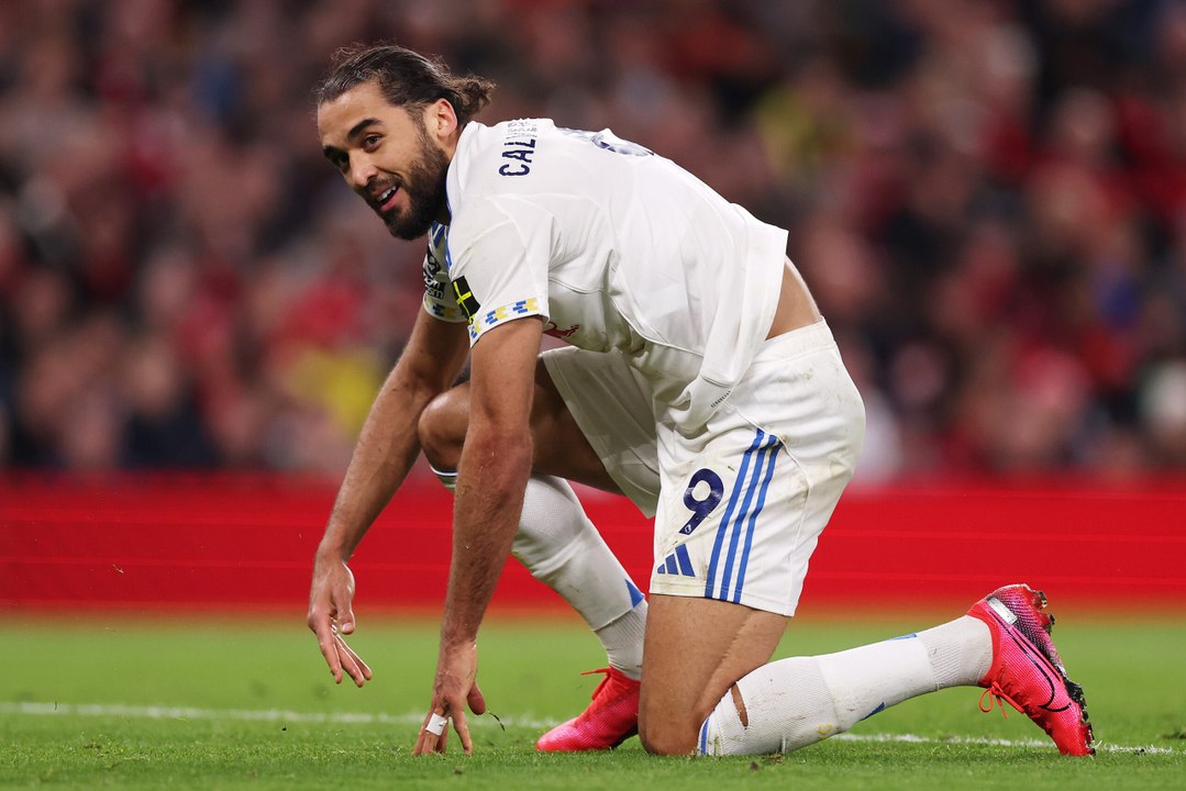Manchester United, Martinez tira i capelli a Calvert-Lewin: rosso e polemiche