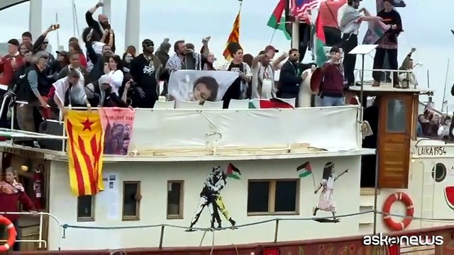 Global Sumud Flotilla, le due opere di Laika sulla Nave Madre