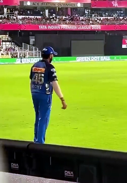 Rohit Sharma waving crowd