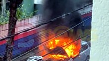 Carro pega fogo em avenida movimentada de Ondina