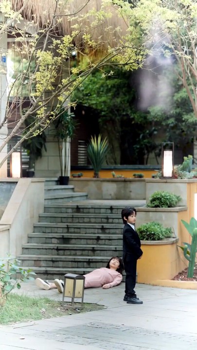 She loved him 10 years, he vanished 6, they meet at her wedding, he goes mad with regret!