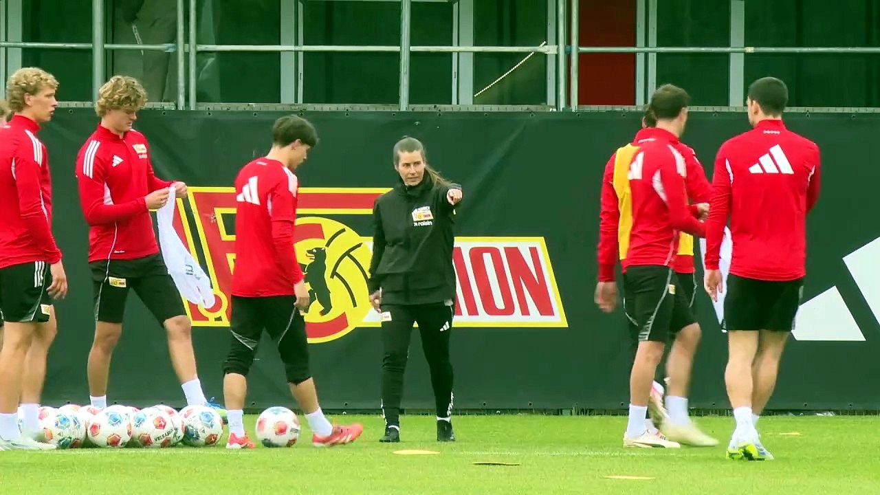 Lautstarke Ansagen: Hier leitet Eta ihre erste Einheit als Union-Trainerin