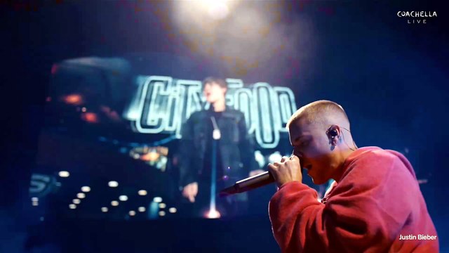 Justin Bieber chante son tube Baby