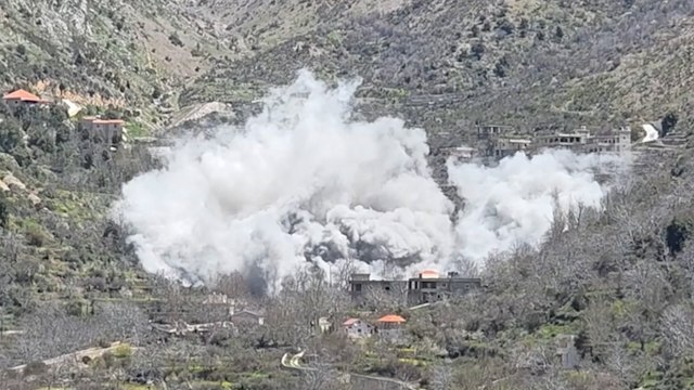 İsrail ordusu Lübnan'ın güneyindeki Şeba beldesine saldırı düzenledi