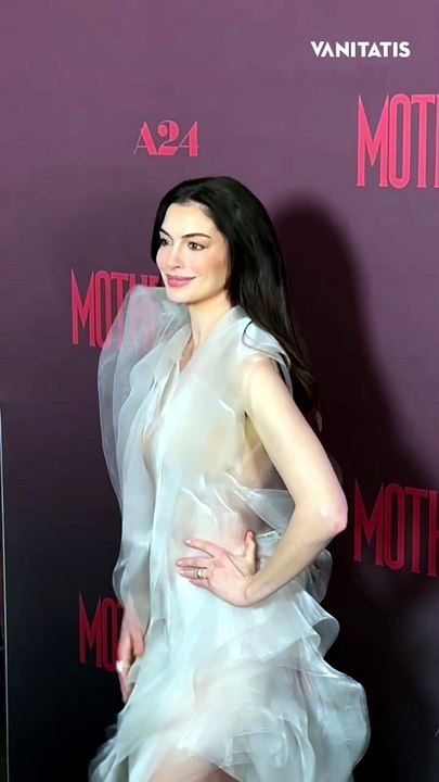 Anne Hathaway pone en pausa a Andrea Sachs para transformarse en 'Mother Mary'.