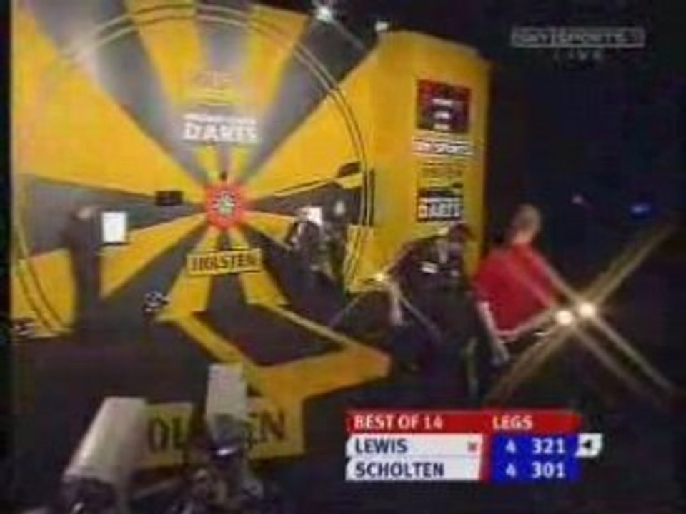 Robbie Savage taunted by darts fans