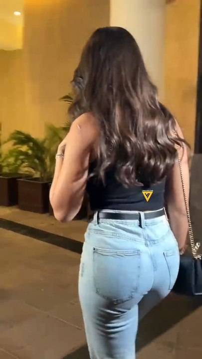 Nora Fatehi Spotted at Manish Malhotra House in Bandra 😍📸