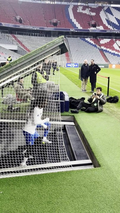 Ferland Mendy entrena en el Allianz Arena