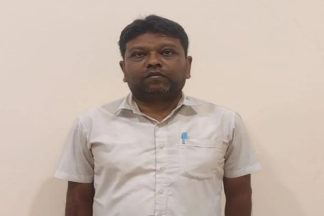 Video News: एसीबी ने रिश्वत लेते रेलवे के चीफ कमर्शियल क्लर्क को पकड़ा