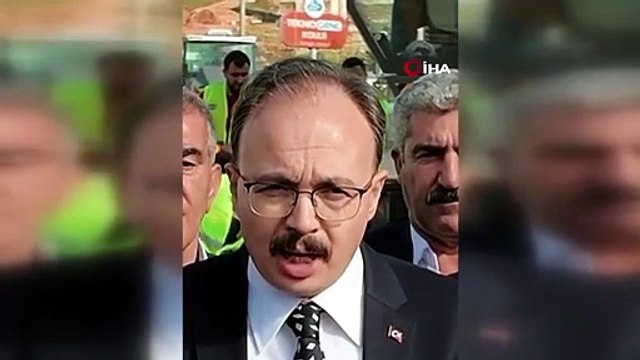 Siirt'te dev asfalt hamlesi: 26 bölgede 25 kilometrelik yol yenilenecek, 50 bin ton asfalt serilecek