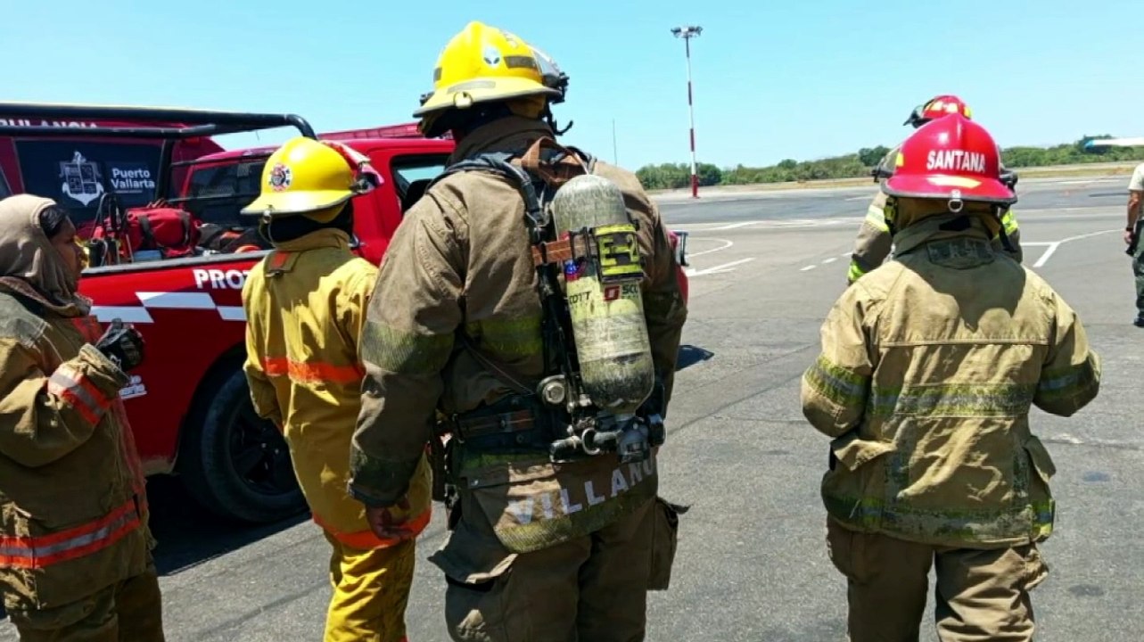 Emergencia en aeropuerto de Vallarta por falla en avión | CPS Noticias Puerto Vallarta
