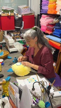 Marie transforme des dessins en peluches uniques 🧸✨